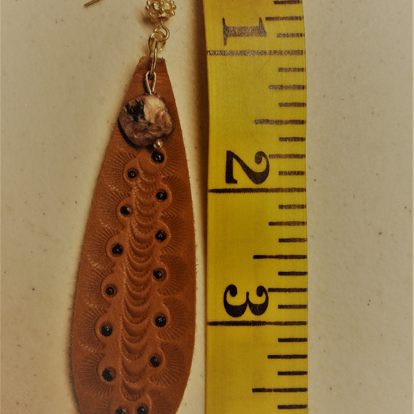 Handtooled Painted Leather earring with gemstone. - Picture 3 of 3